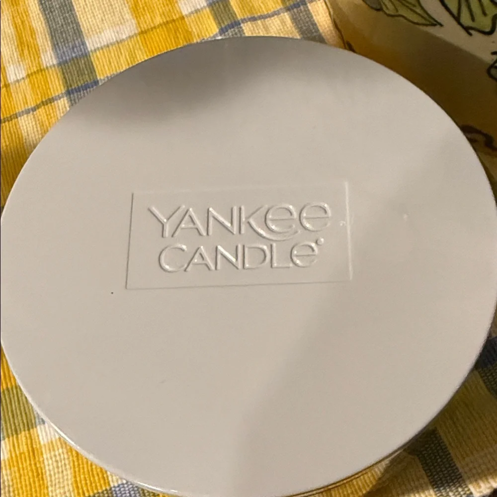 Yankee Candle Green and Gold Tree Farm Festival